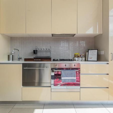 Light, Airy, Spacious Queens Road Apartment 墨尔本 外观 照片